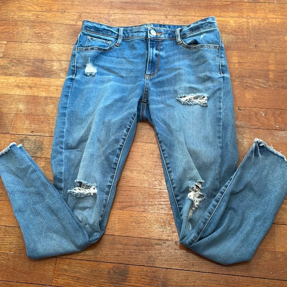 a.n.a medium wash ripped jeans Size:8